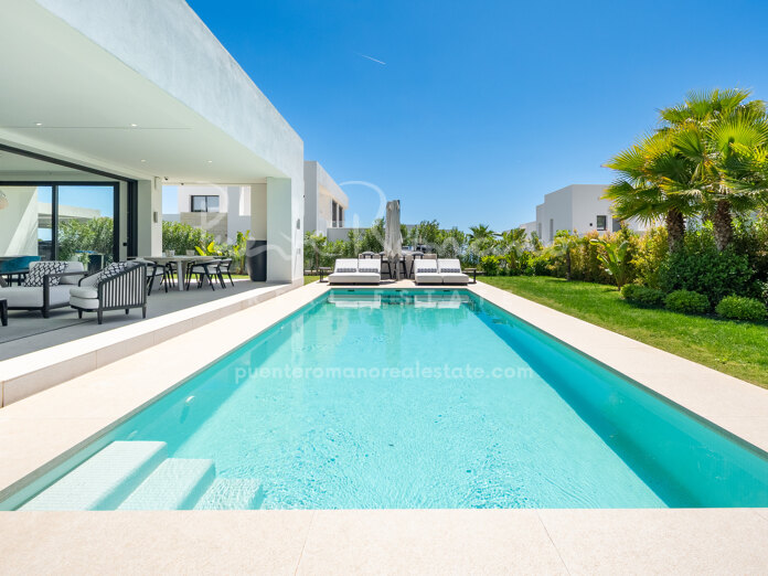 Modern villa with spectacular sea and mountain views in La Finca de Marbella