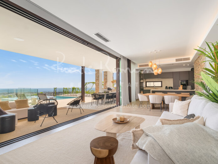 Contemporary villa with infinity pool and panoramic sea views in Be Lagom, Benahavís