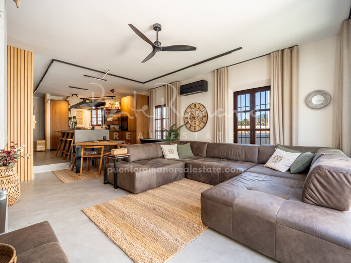 Cosy townhouse in Lomas Pueblo within walking distance to Puente Romano