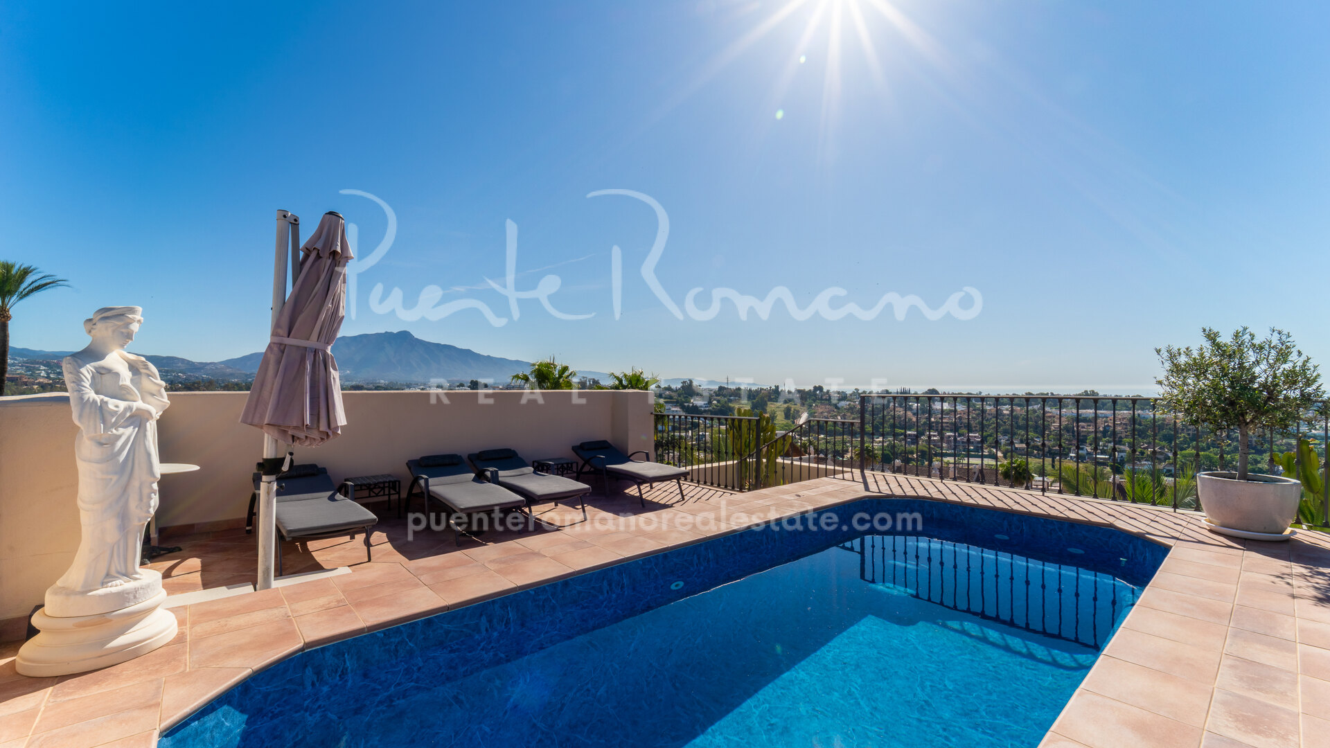 Luxury duplex penthouse in El Paraiso Hills with impressive rooftop terrace and private pool