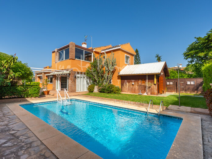 Beachside investment villa opportunity just steps from the sea and amenities in San Pedro