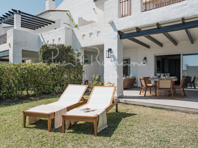 Ground floor apartment with private garden in La Quinta Village in Nueva Andalucía