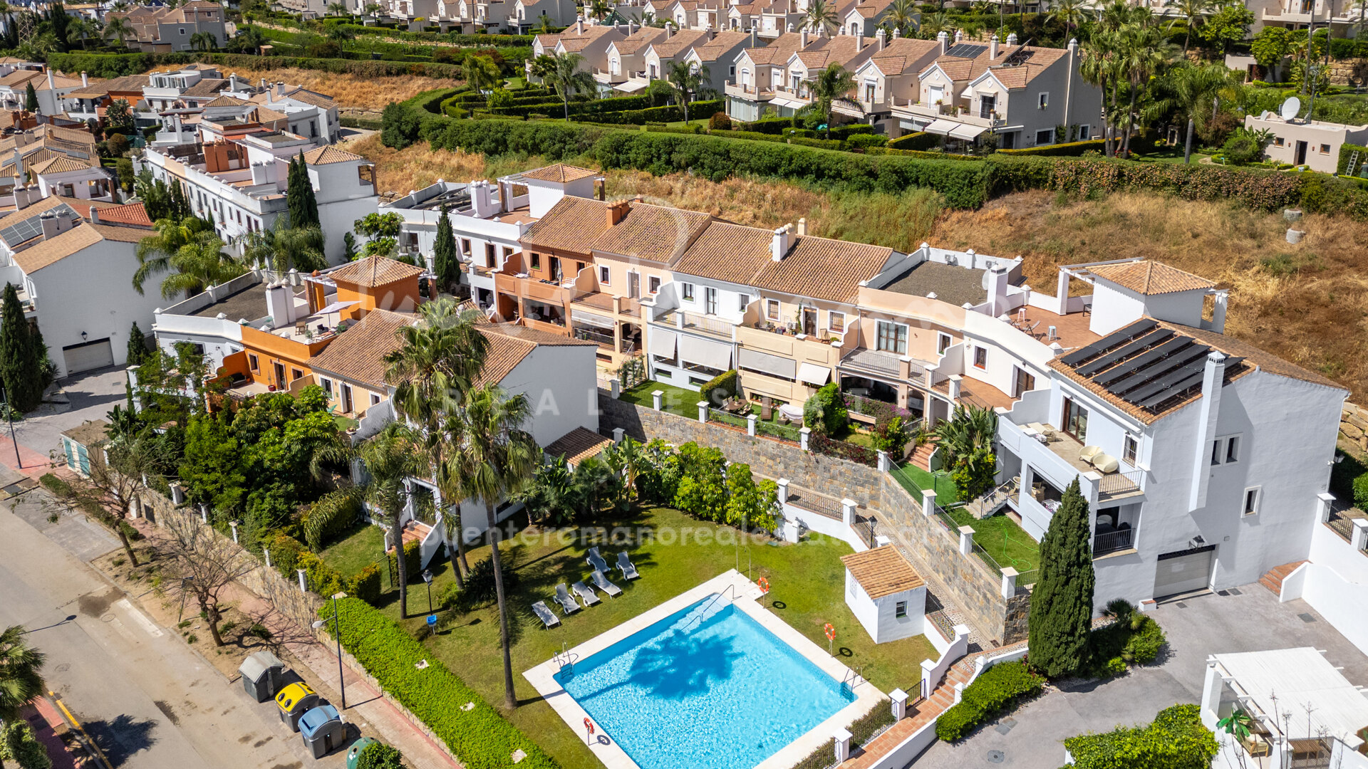 Charming, corner, semi-detached house in Paraíso Barronal, New Golden Mile