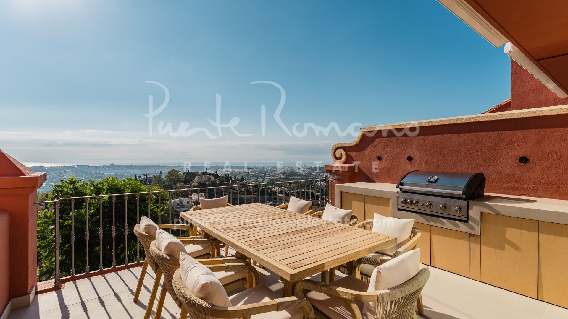 Ático moderno con encanto y vistas panorámicas en Monte Halcones