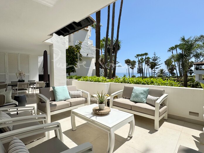 Exclusivo apartamento en planta baja con vistas al mar en los Jardines Japoneses de Marina Puente Romano