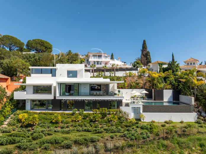 Newly built villa in El Rosario with panoramic views across the Mediterranean Sea and mountains