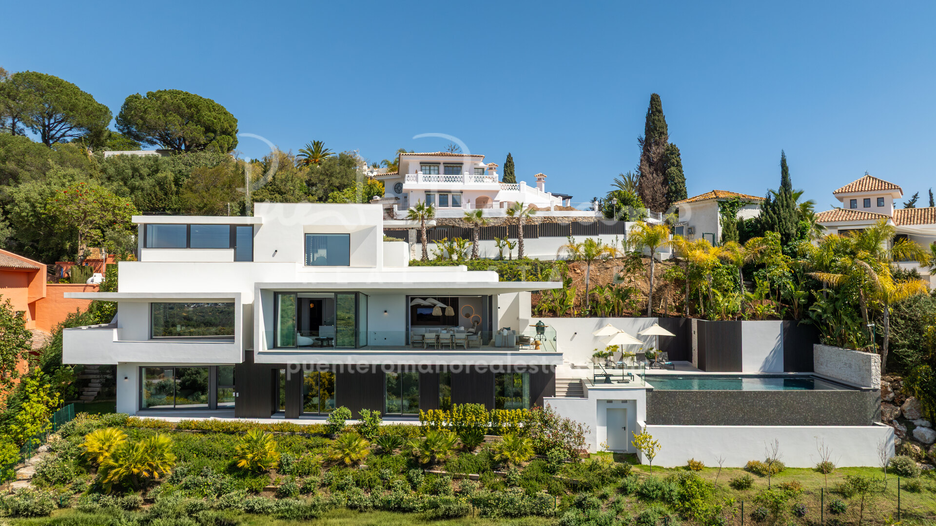 Newly built villa in El Rosario with panoramic views across the Mediterranean Sea and mountains