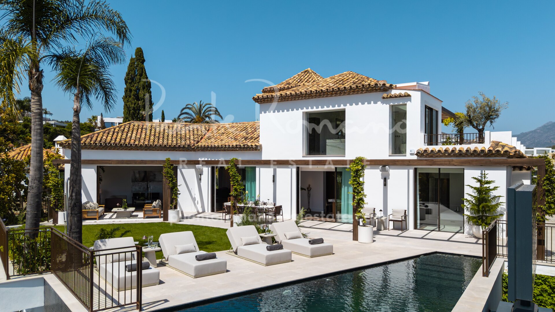 Villa Kumo, una villa exquisita con vistas al mar en El Herrojo Alto, La Quinta