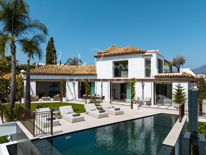 Villa Kumo, una villa exquisita con vistas al mar en El Herrojo Alto, La Quinta