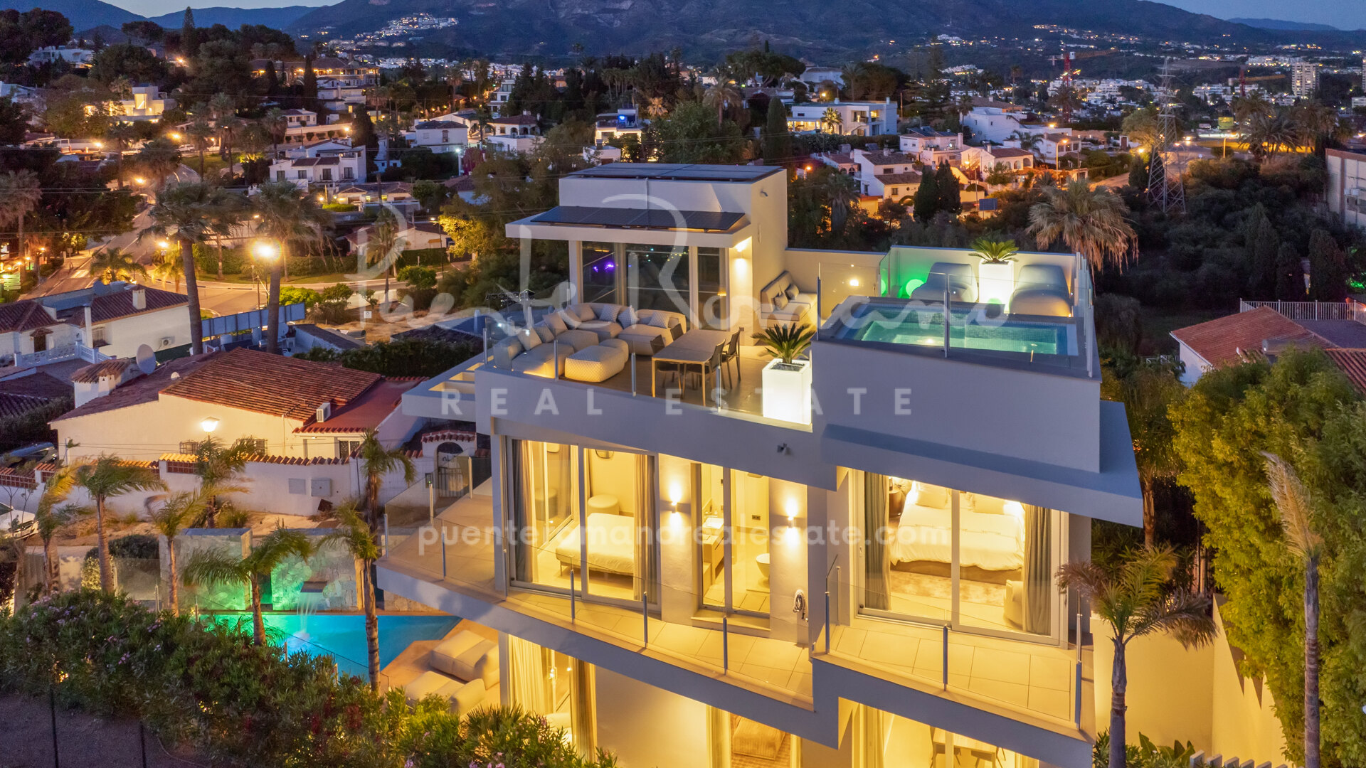 Modern villa with rooftop solarium with views to La Concha in Nueva Andalucía