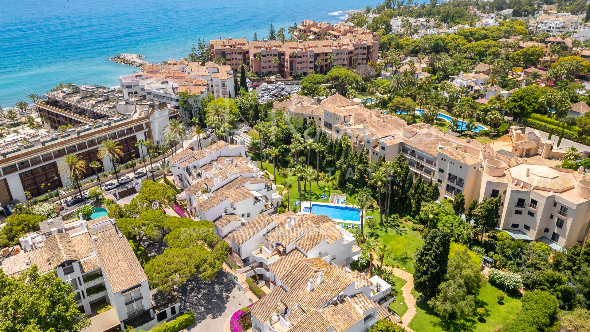 Elegant and bright duplex penthouse next to the best beaches in Puerto Banús, Marbella