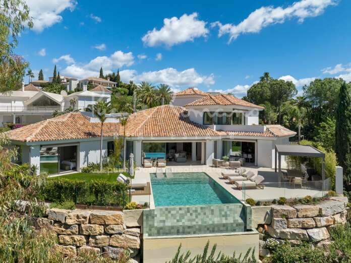 Casa Calma - Villa andaluza con vistas al mar y spa en El Herrojo, Benahavís