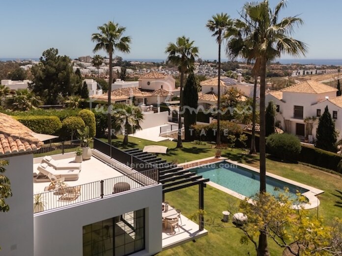 Stunning luxury villa with panoramic sea views in El Paraíso Alto, Benahavís