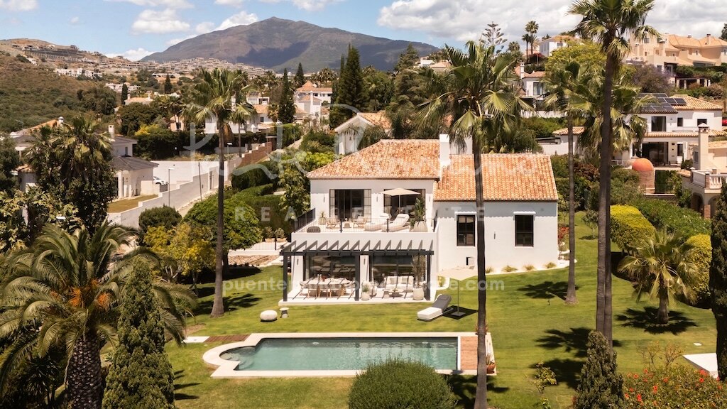 Stunning luxury villa with panoramic sea views in El Paraíso Alto, Benahavís