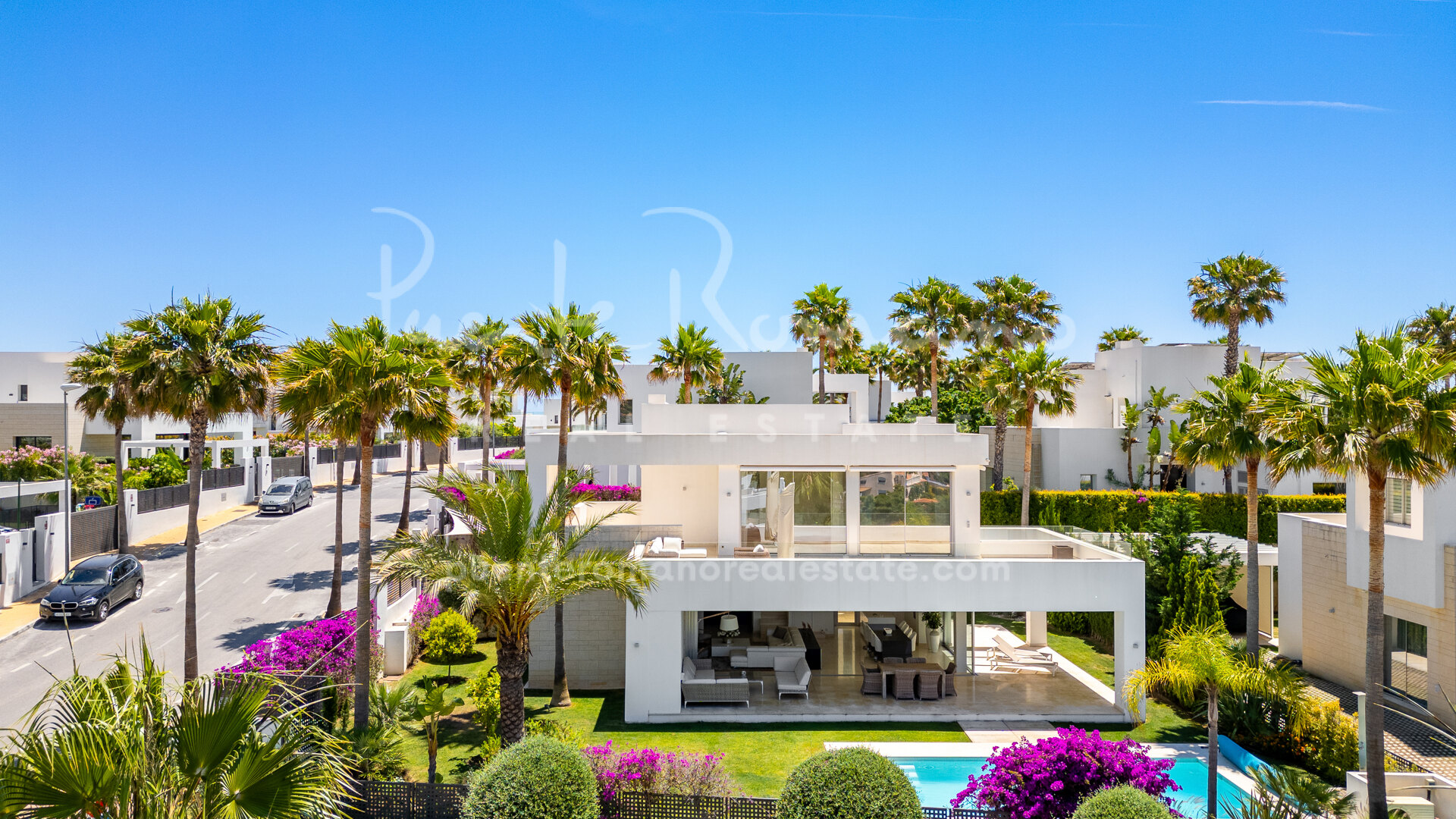 Superb, contemporary villa with sea and mountain views in La Finca de Marbella