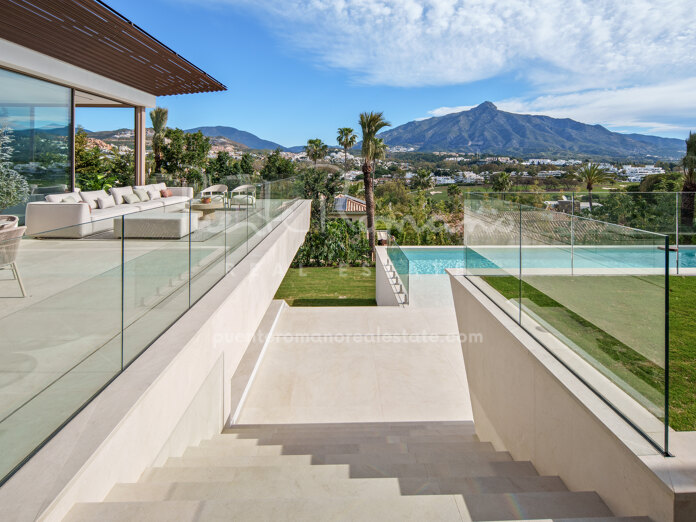 Stunning modern villa in the golf valley of Nueva Andalucía