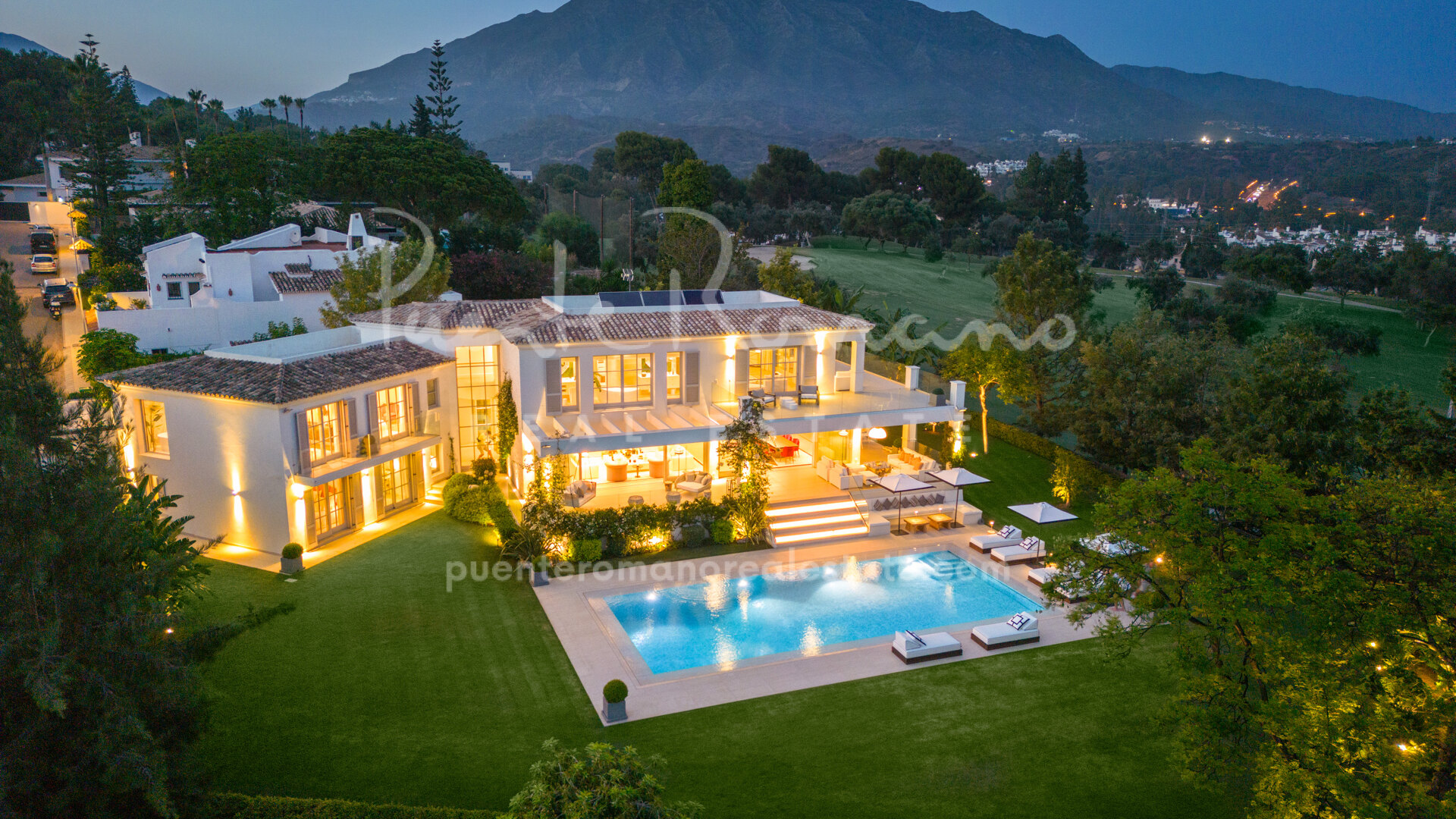 Majestuosa mansión en una prestigiosa urbanización cerrada en el corazón del Valle del Golf