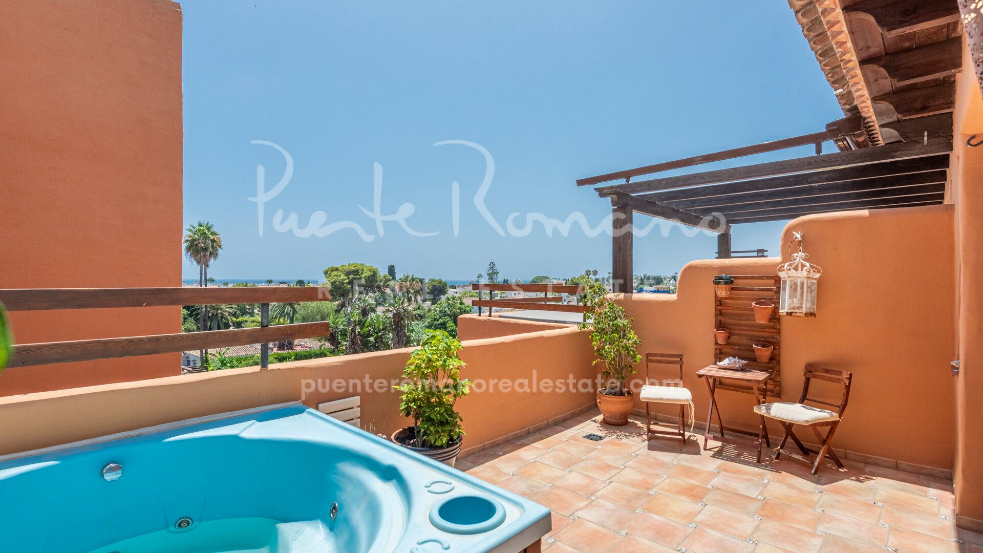 Ático dúplex junto a la playa con vistas parciales al mar en Paraíso Barronal