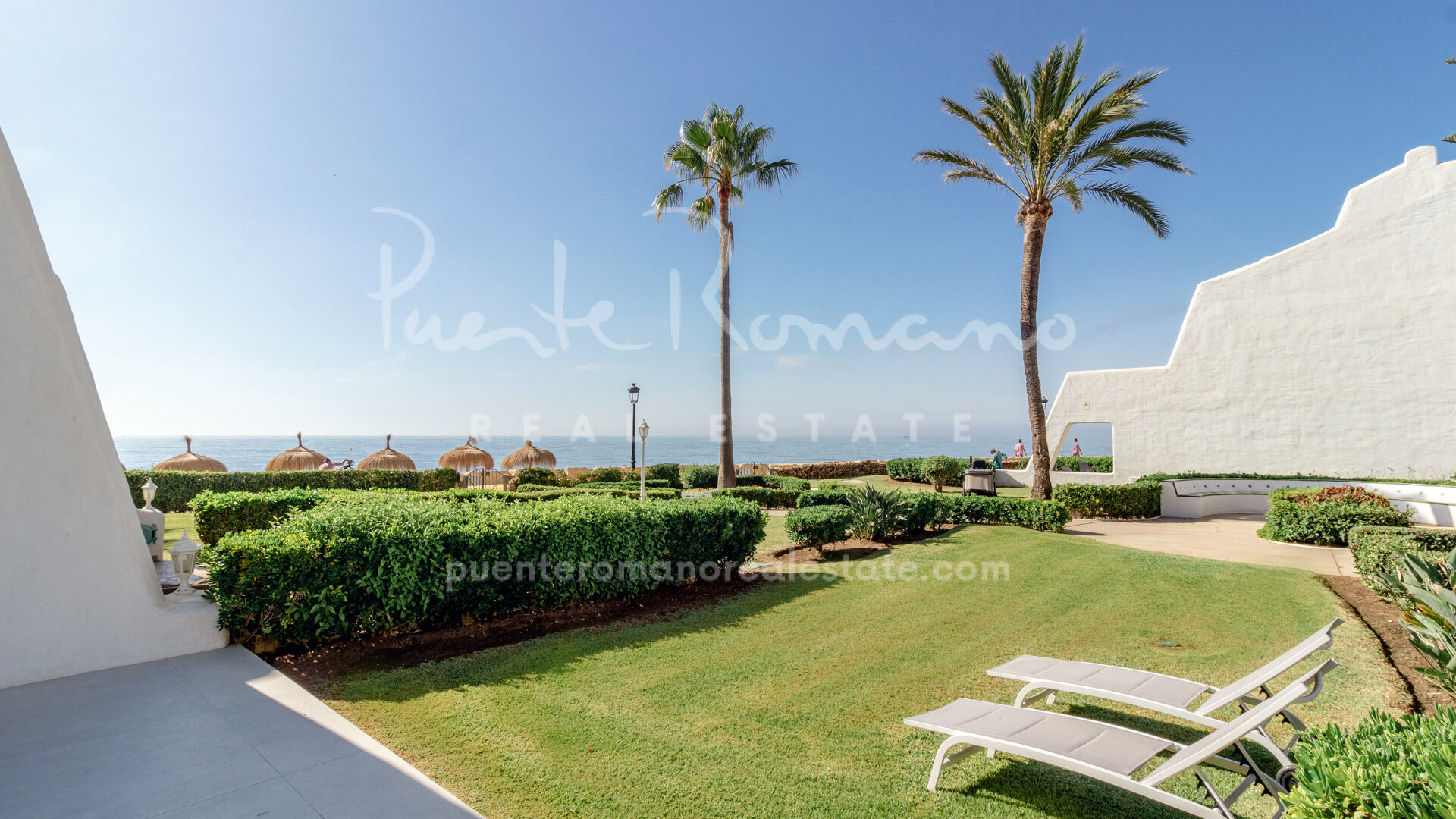 Exceptional modern beachside townhouse in one of the Golden Mile’s most desirable locations