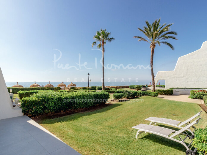 Exceptional modern beachside townhouse in one of the Golden Mile’s most desirable locations