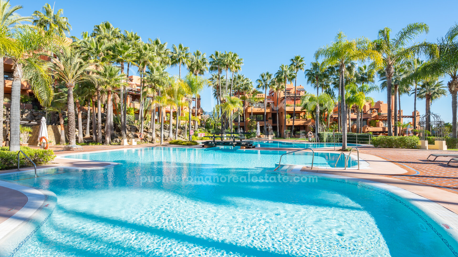Duplex penthouse in La Alzambra Hill Club with 24-hour security