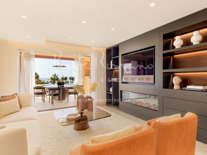 Spectacular beachfront apartment in Los Granados del Mar