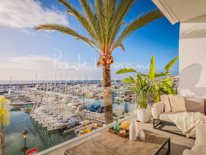 Bright and spacious duplex penthouse on the front line in Puerto Banús