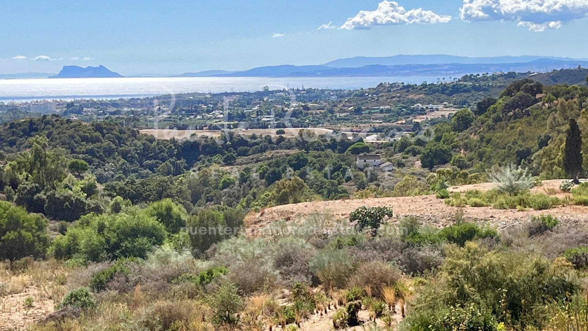 Plot with stunning sea views