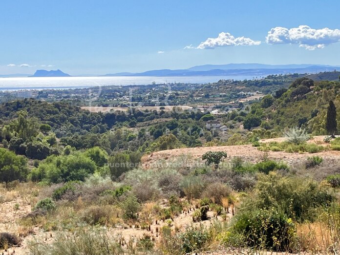Plot with stunning sea views