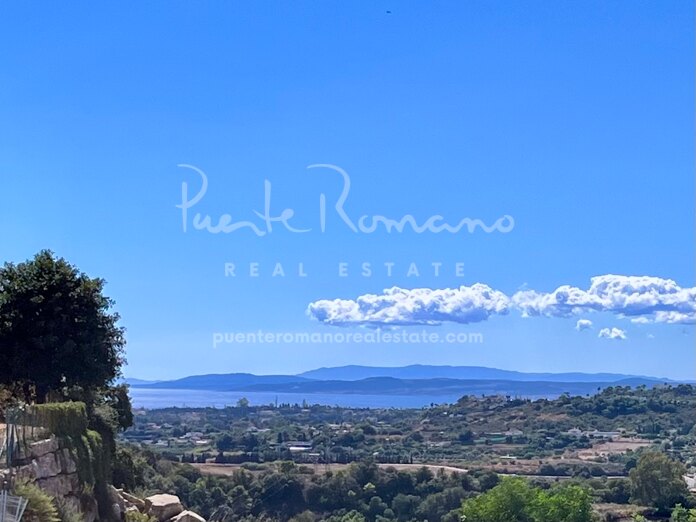 Plot with stunning sea views