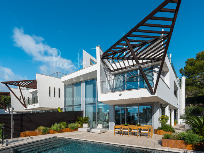 Semi-detached house with sea and mountain views in Meisho Hills, Sierra Blanca