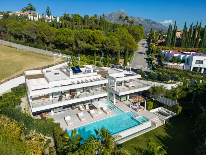 Contemporary luxury villa in La Cerquilla, Nueva Andalucía