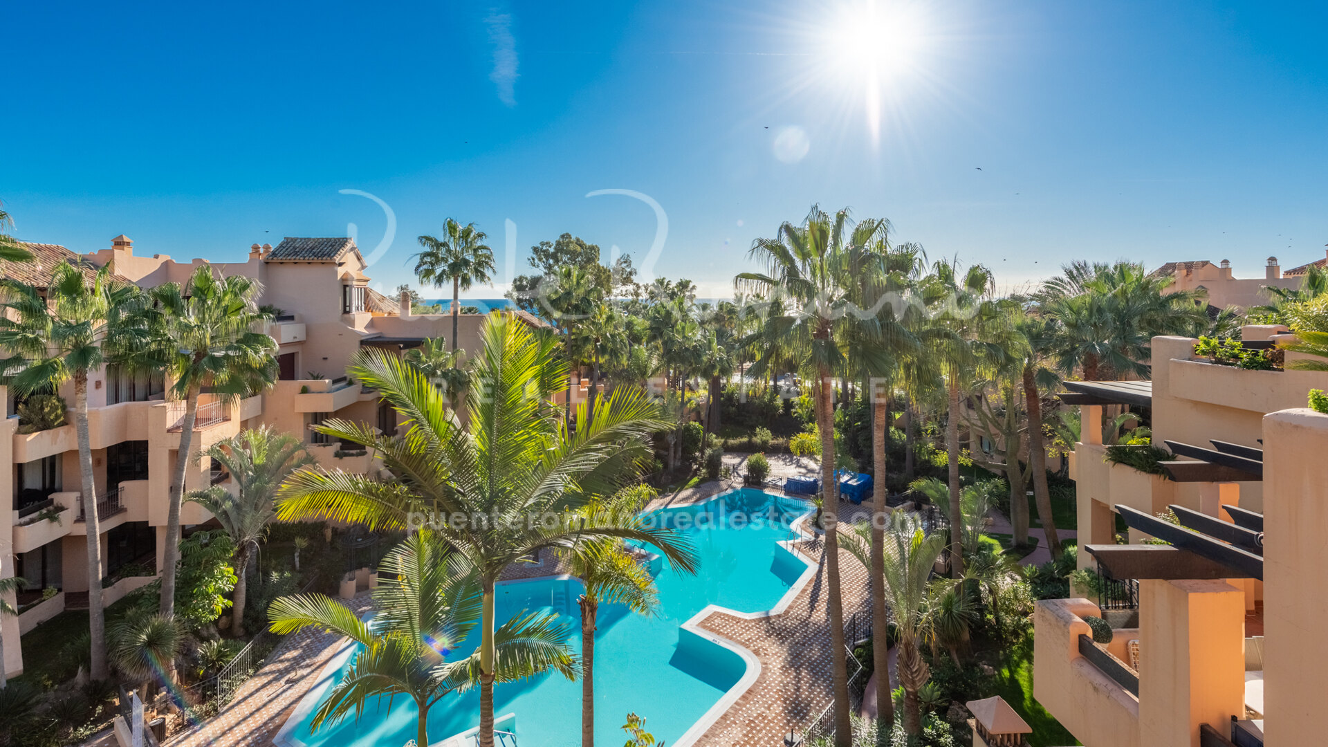 Beachside duplex penthouse in Bahía de Alcántara, San Pedro