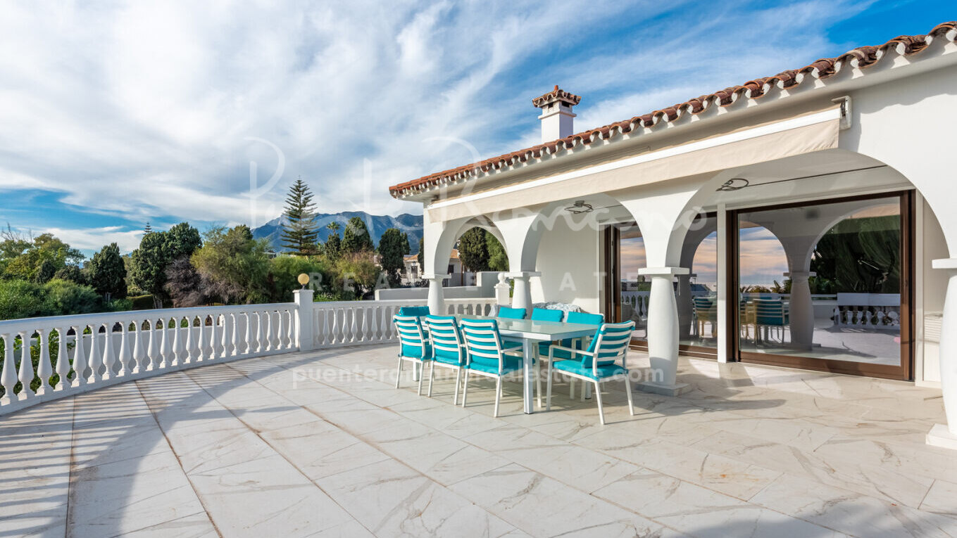 Villa ubicada en una calle tranquila y sin salida, a solo minutos de la playa en Marbella Este