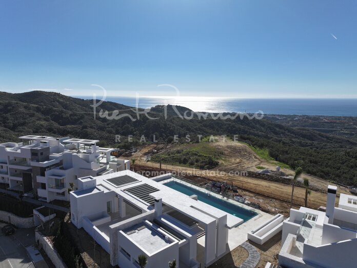 Bespoke contemporary apartment with panoramic sea views in La Mairena