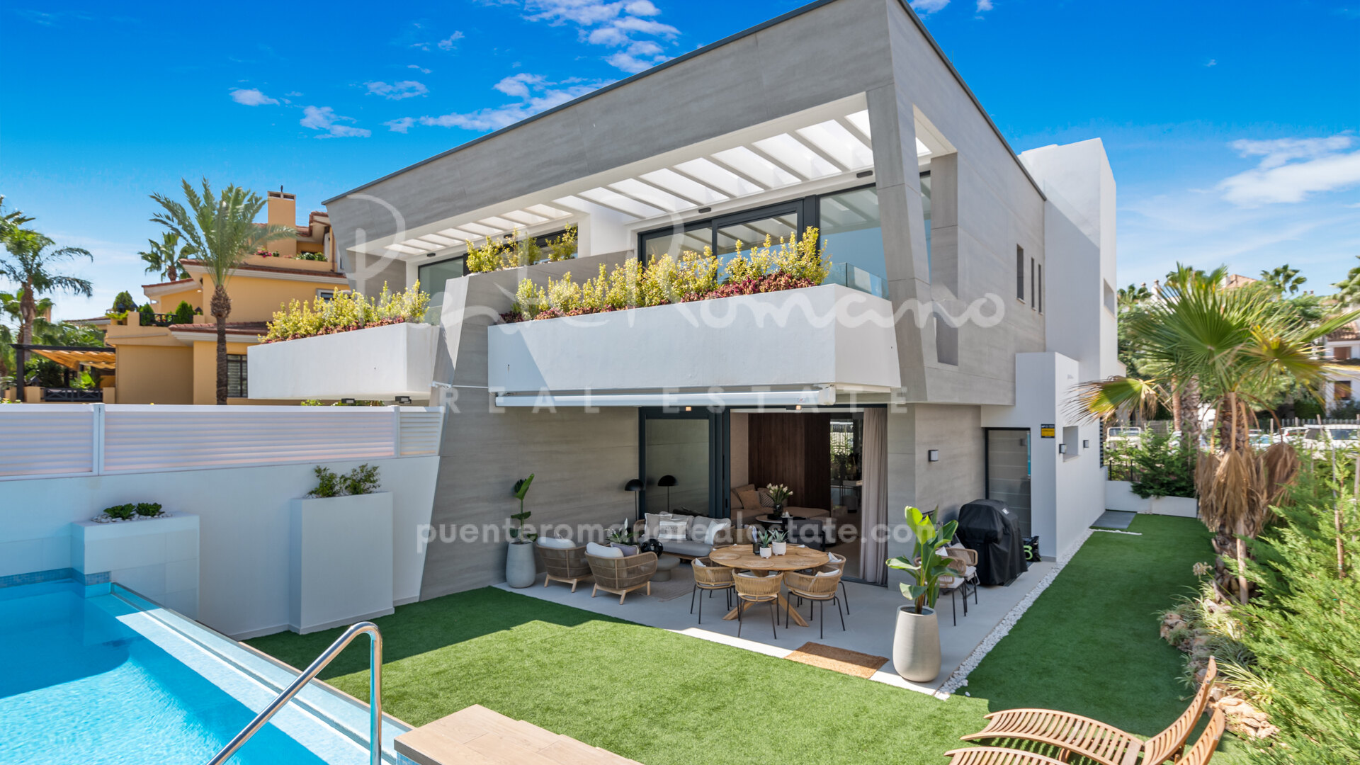Impresionante casa adosada con terraza y jacuzzi a solo pasos de la playa