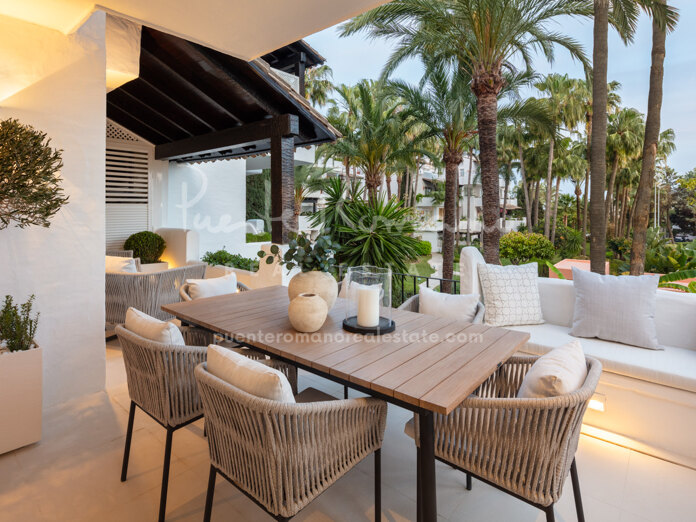 Excepcional apartamento junto a la playa a un precio muy atractivo en Marina Puente Romano, ubicación ultra exclusiva en la Milla de Oro