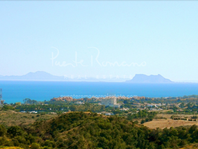 Plot with stunning sea views