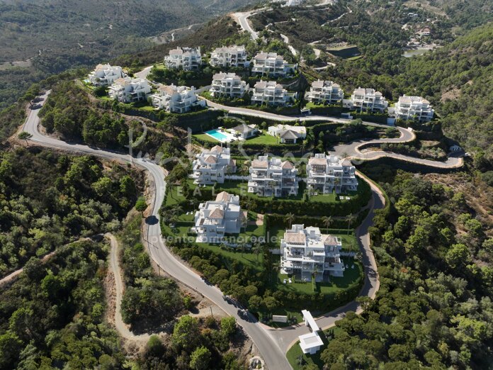 Apartment in Marbella Club Hills with sea and mountain views