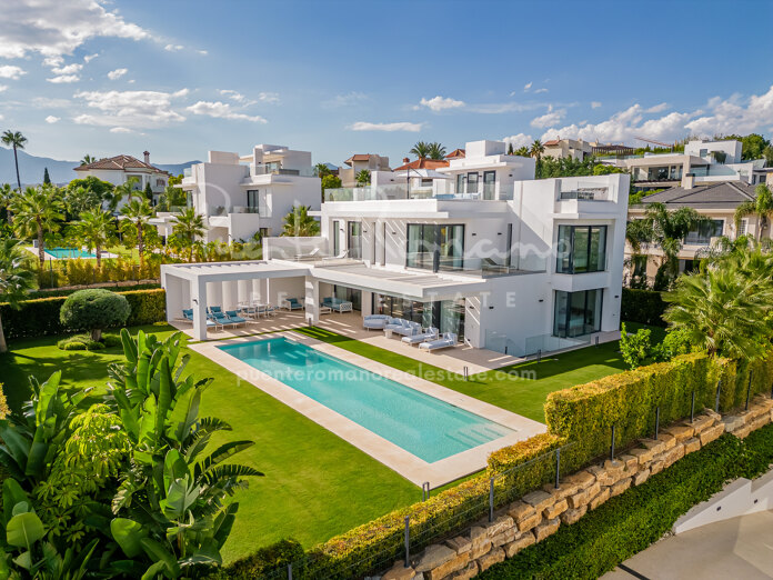 Nueva e impresionante villa en Los Flamingos