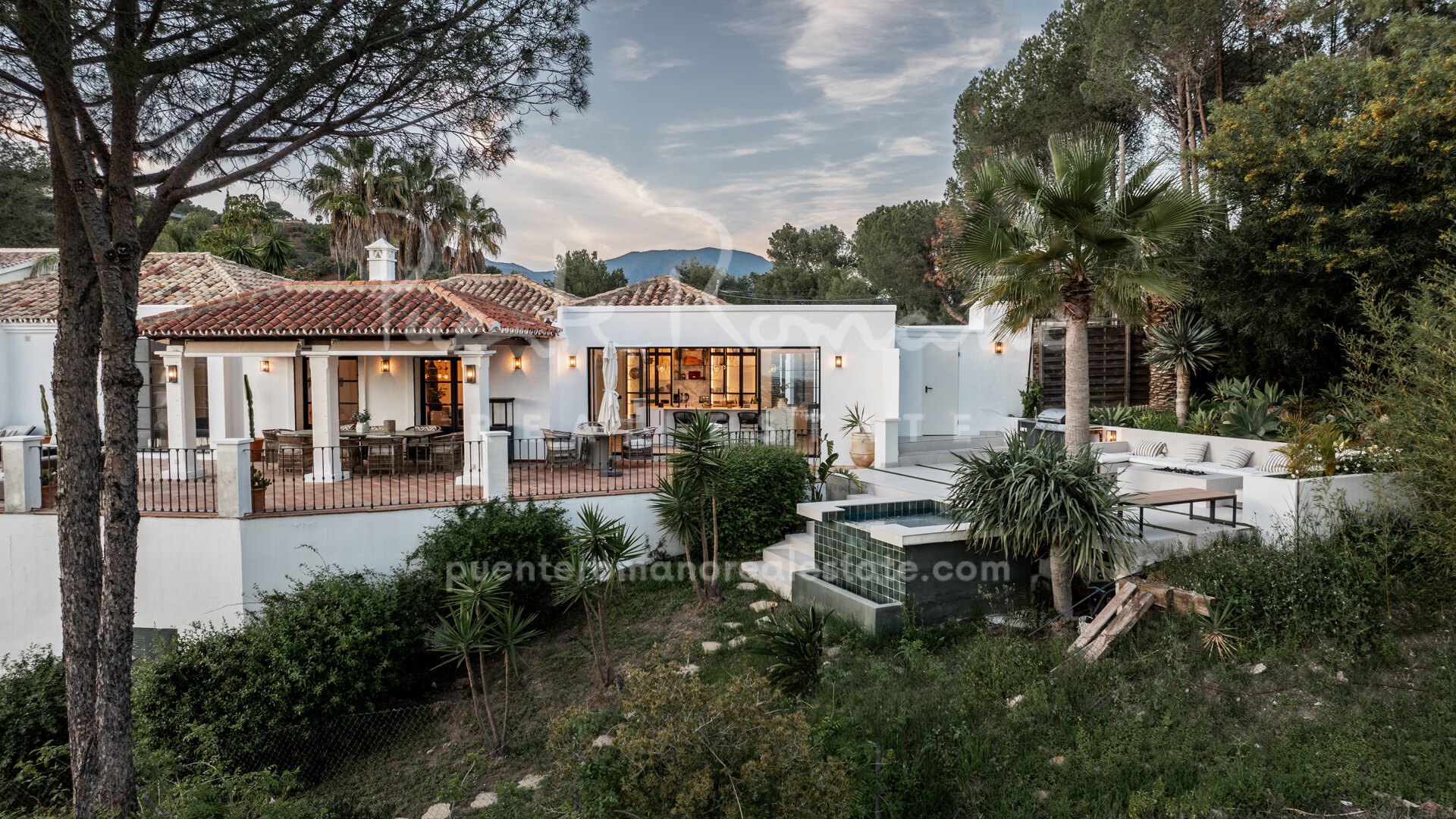 Unique Spanish cortijo style villa with breathtaking views in El Madroñal