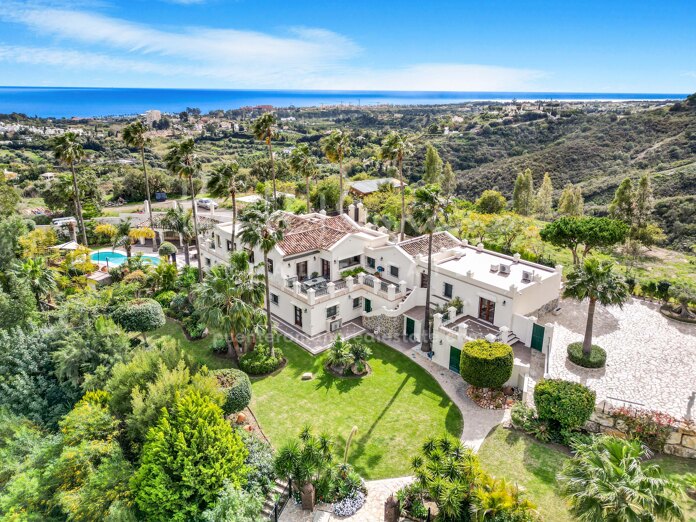 Elegant home in the heart of el Padron in a unique and tranquil location in Estepona