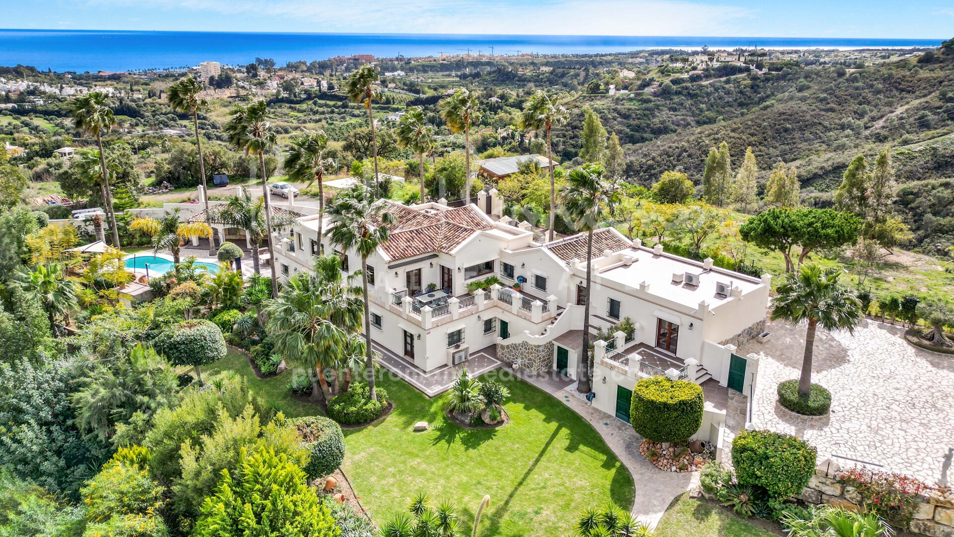 Elegant home in the heart of el Padron in a unique and tranquil location in Estepona