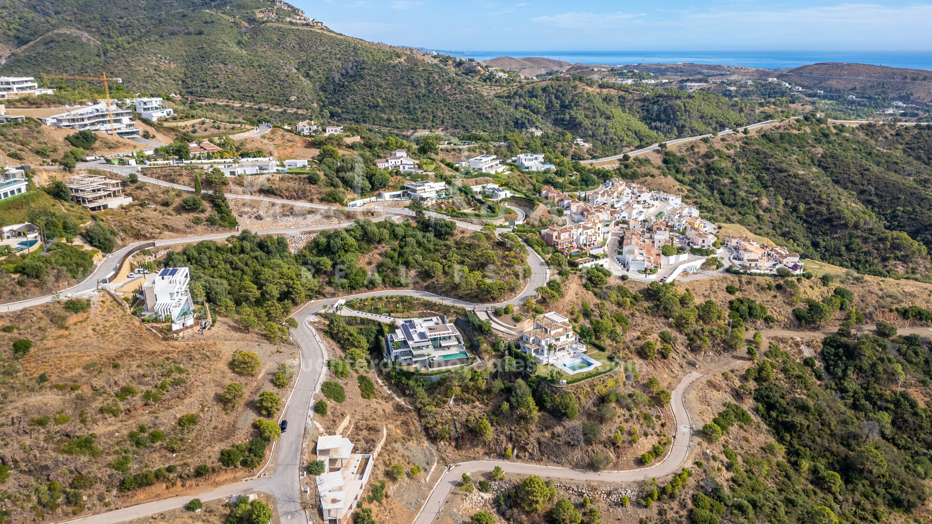 Plot in Monte Mayor with villa project and panoramic views